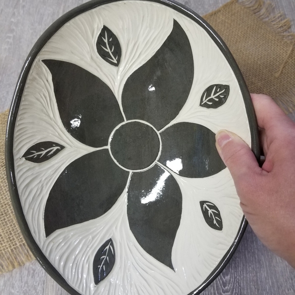 Gorgeous handcrafted decor bowl - Picture 2 of 12